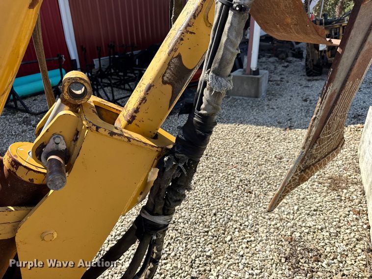 image for item EN0565 2002 Vermeer V120 vibratory cable plow