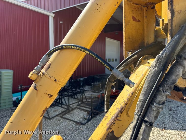 image for item EN0565 2002 Vermeer V120 vibratory cable plow