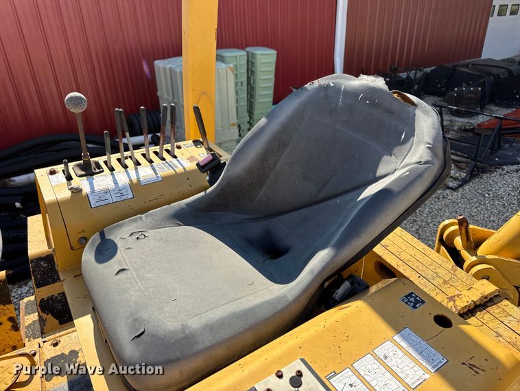 image for item EN0565 2002 Vermeer V120 vibratory cable plow