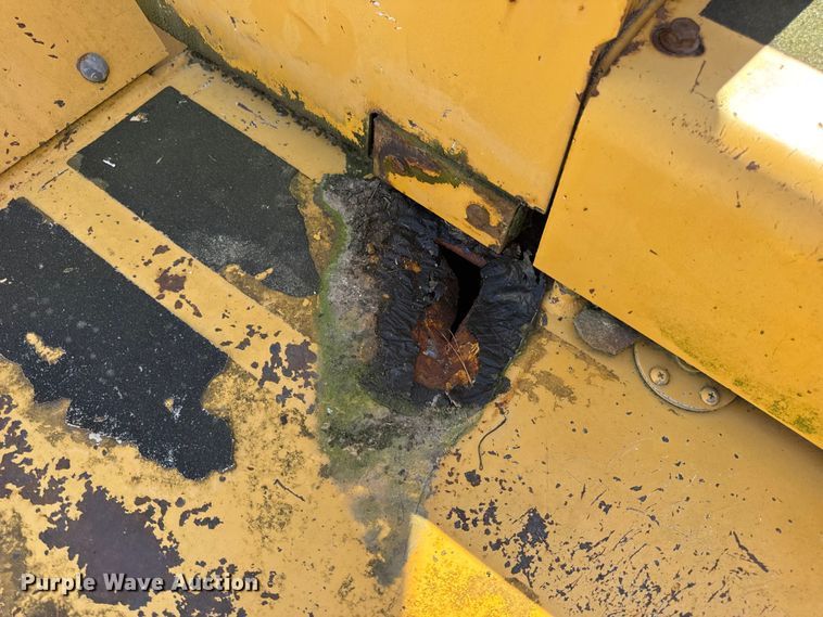 image for item EN0565 2002 Vermeer V120 vibratory cable plow