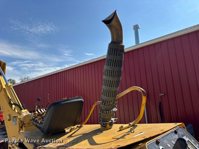 image for item EN0565 2002 Vermeer V120 vibratory cable plow