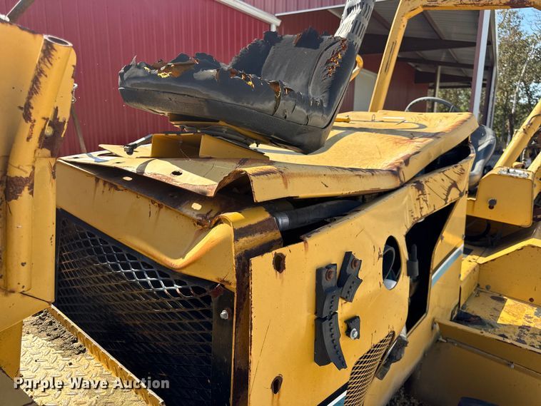 image for item EN0565 2002 Vermeer V120 vibratory cable plow