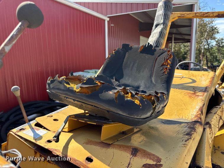 image for item EN0565 2002 Vermeer V120 vibratory cable plow