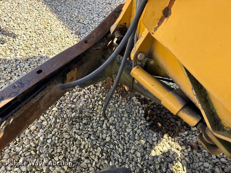 image for item EN0565 2002 Vermeer V120 vibratory cable plow