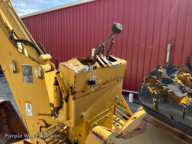 image for item EN0565 2002 Vermeer V120 vibratory cable plow