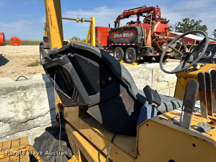 image for item EN0565 2002 Vermeer V120 vibratory cable plow