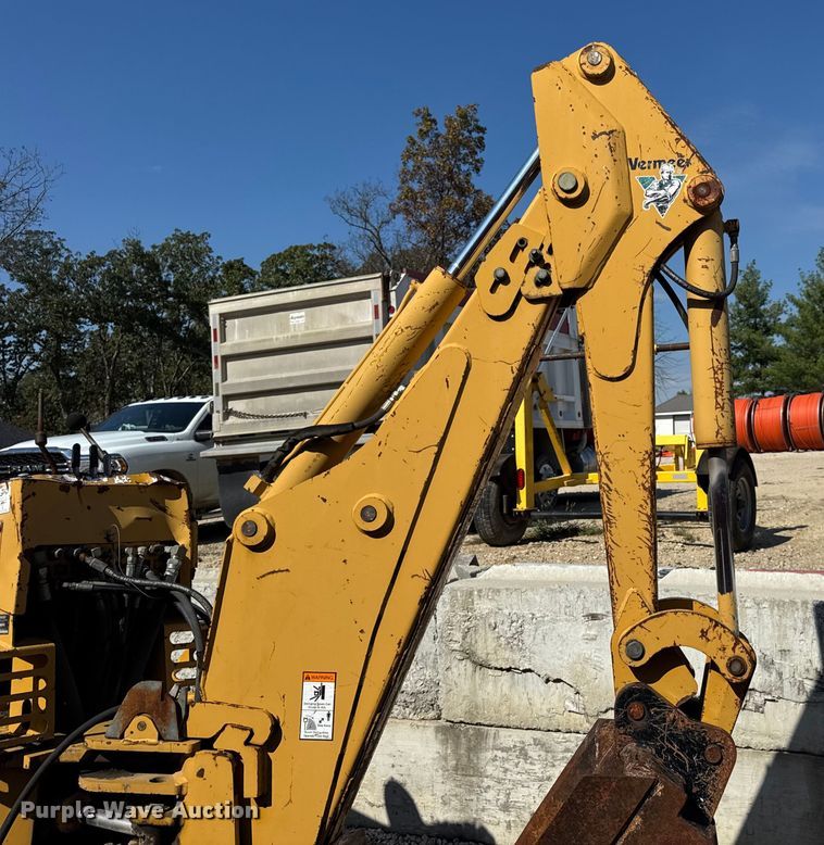 image for item EN0565 2002 Vermeer V120 vibratory cable plow