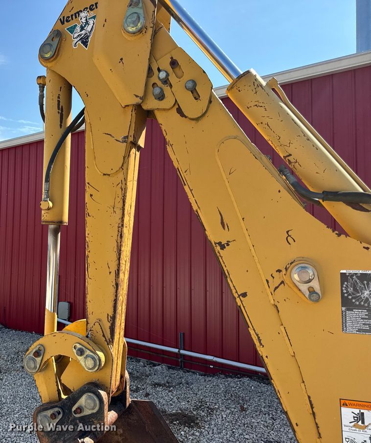 image for item EN0565 2002 Vermeer V120 vibratory cable plow