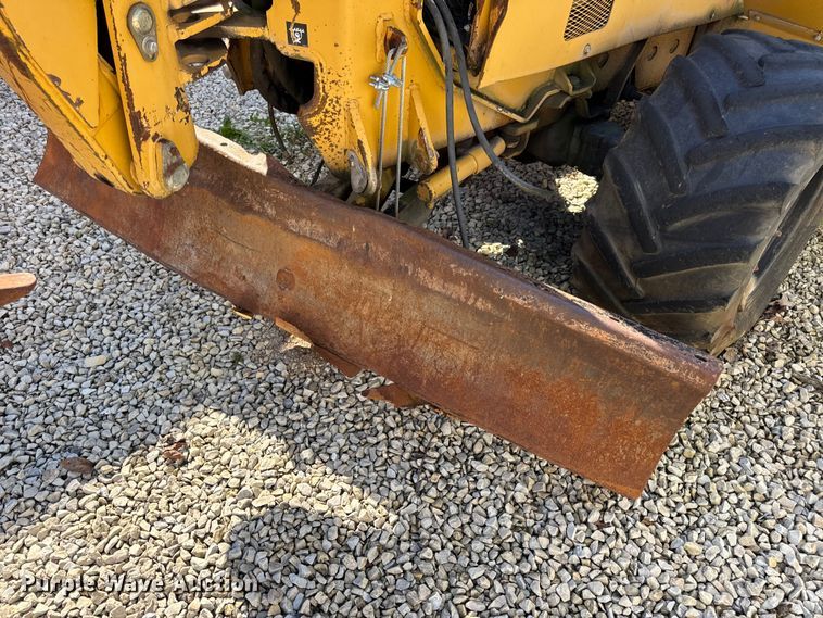 image for item EN0565 2002 Vermeer V120 vibratory cable plow