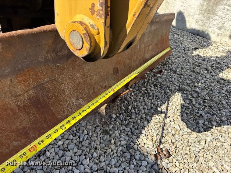 image for item EN0565 2002 Vermeer V120 vibratory cable plow