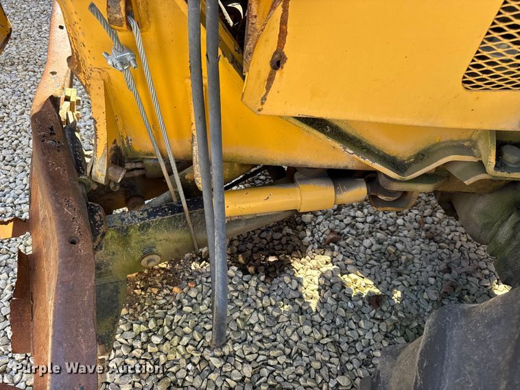 image for item EN0565 2002 Vermeer V120 vibratory cable plow