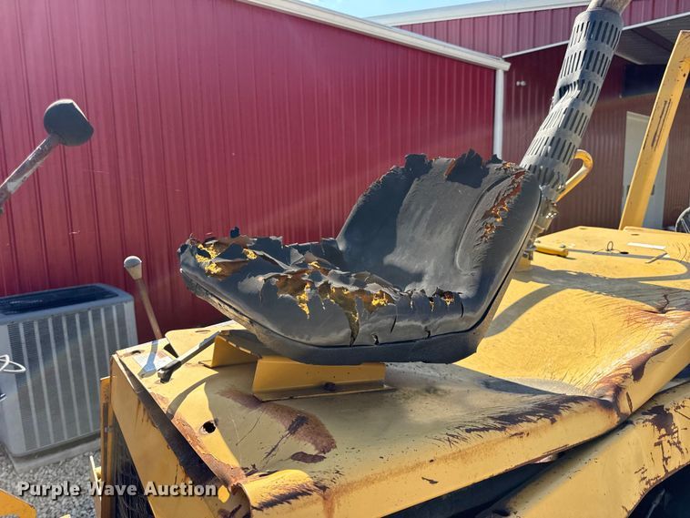 image for item EN0565 2002 Vermeer V120 vibratory cable plow