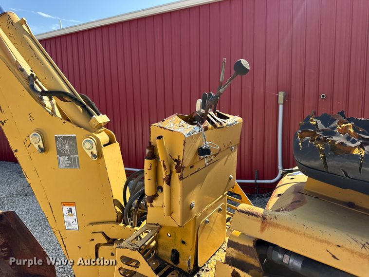 image for item EN0565 2002 Vermeer V120 vibratory cable plow