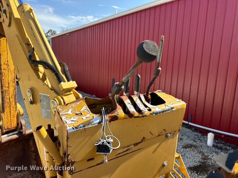 image for item EN0565 2002 Vermeer V120 vibratory cable plow