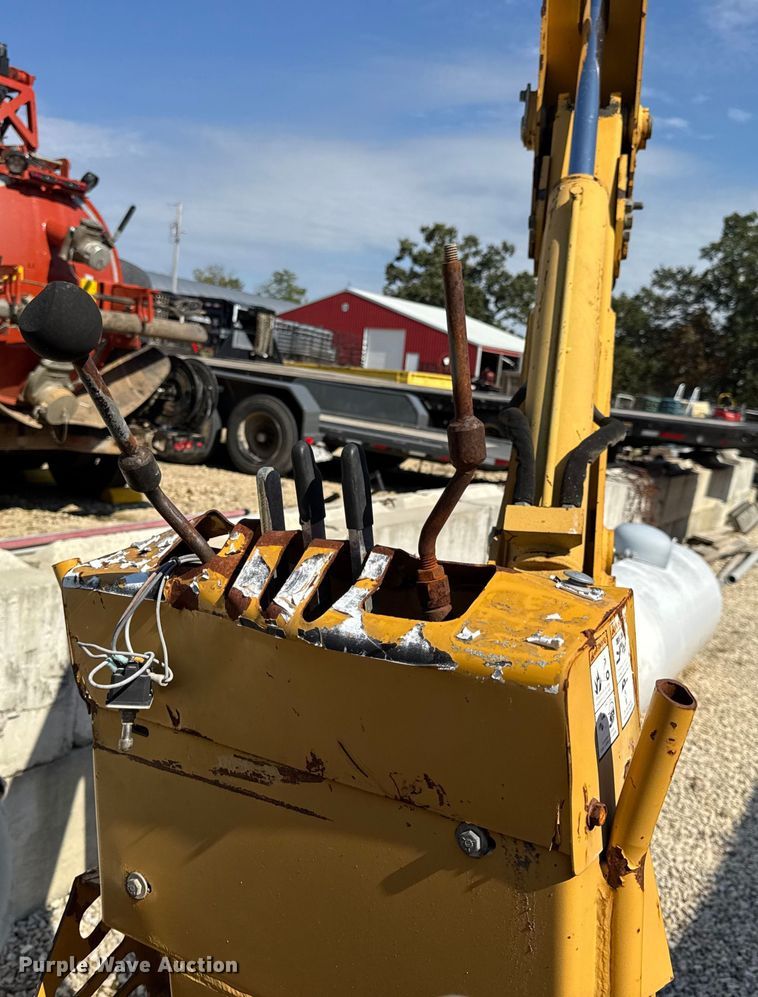 image for item EN0565 2002 Vermeer V120 vibratory cable plow