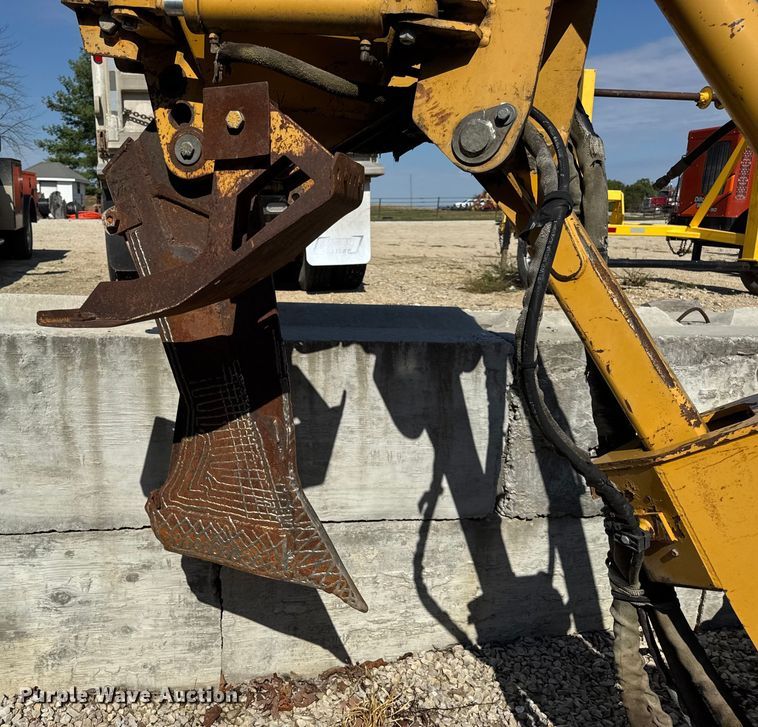 image for item EN0565 2002 Vermeer V120 vibratory cable plow