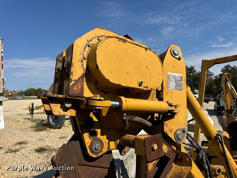 image for item EN0565 2002 Vermeer V120 vibratory cable plow