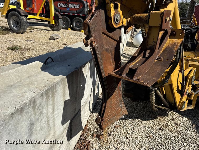 image for item EN0565 2002 Vermeer V120 vibratory cable plow