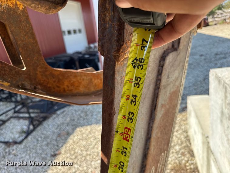 image for item EN0565 2002 Vermeer V120 vibratory cable plow