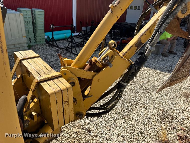 image for item EN0565 2002 Vermeer V120 vibratory cable plow