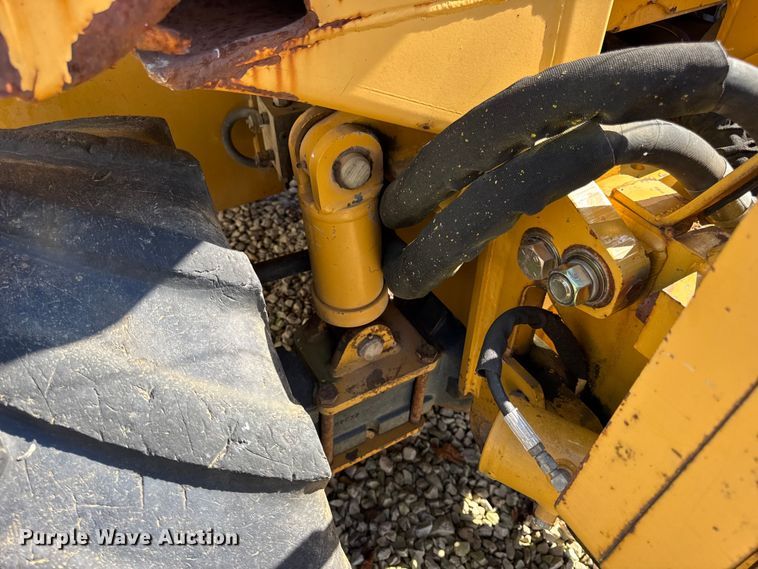 image for item EN0565 2002 Vermeer V120 vibratory cable plow