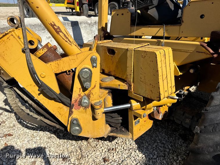 image for item EN0565 2002 Vermeer V120 vibratory cable plow