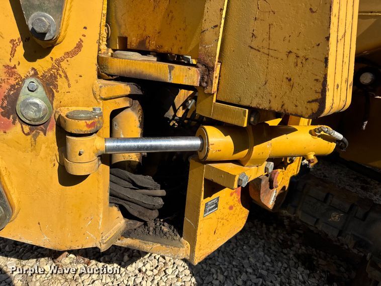 image for item EN0565 2002 Vermeer V120 vibratory cable plow