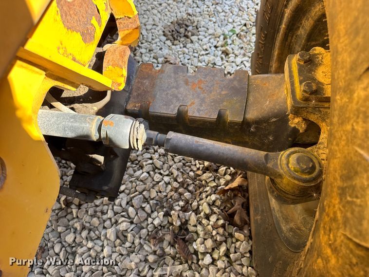 image for item EN0565 2002 Vermeer V120 vibratory cable plow