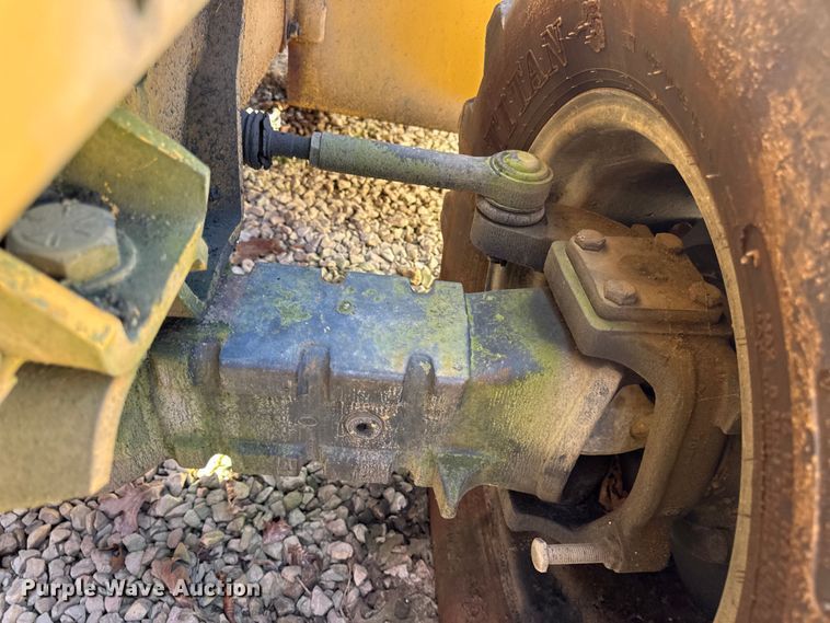 image for item EN0565 2002 Vermeer V120 vibratory cable plow