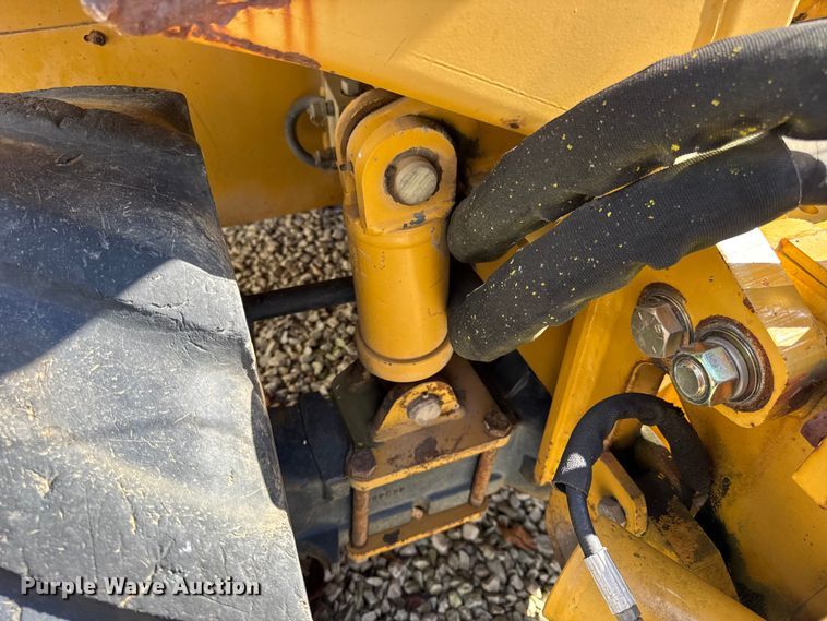 image for item EN0565 2002 Vermeer V120 vibratory cable plow