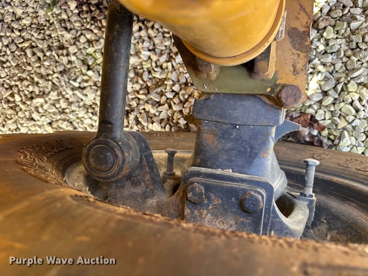 image for item EN0565 2002 Vermeer V120 vibratory cable plow