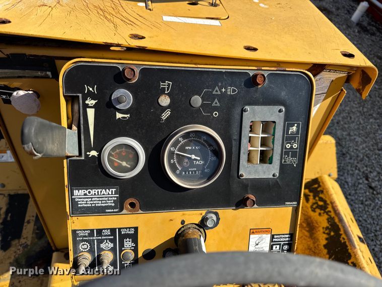 image for item EN0565 2002 Vermeer V120 vibratory cable plow