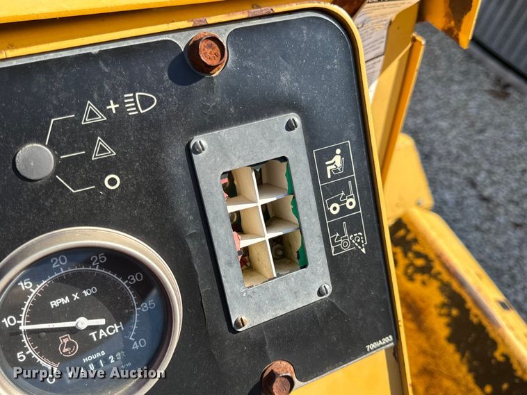 image for item EN0565 2002 Vermeer V120 vibratory cable plow