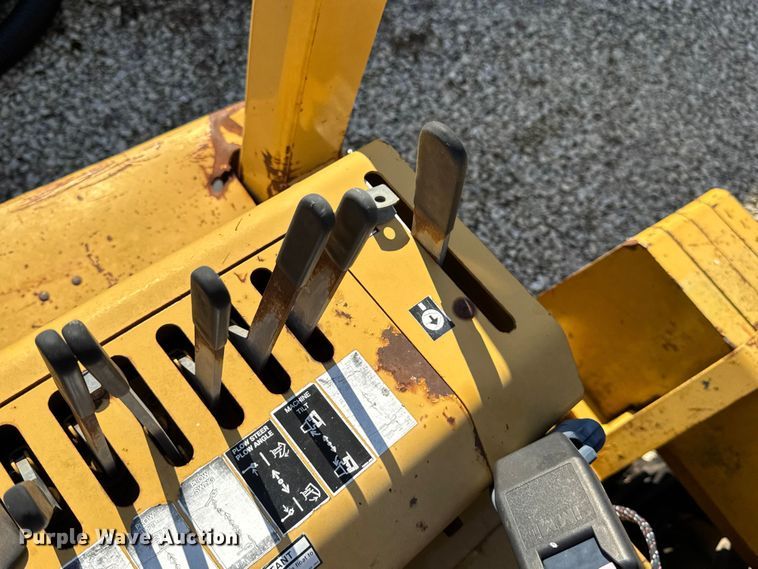 image for item EN0565 2002 Vermeer V120 vibratory cable plow