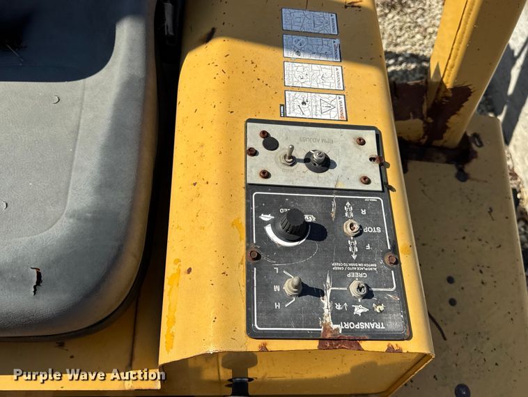 image for item EN0565 2002 Vermeer V120 vibratory cable plow