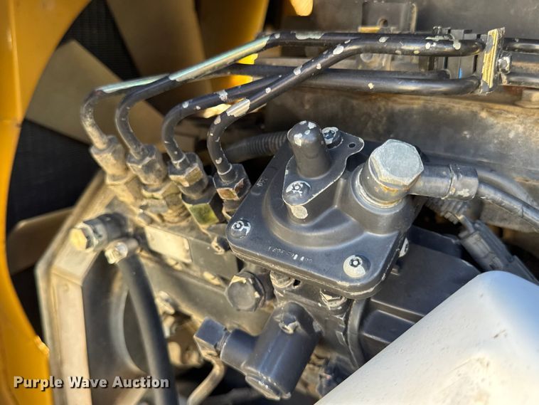 image for item EN0565 2002 Vermeer V120 vibratory cable plow