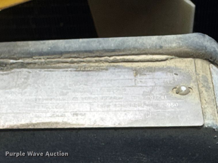 image for item EN0565 2002 Vermeer V120 vibratory cable plow