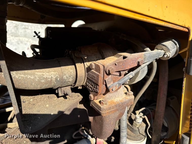 image for item EN0565 2002 Vermeer V120 vibratory cable plow