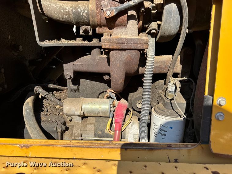 image for item EN0565 2002 Vermeer V120 vibratory cable plow