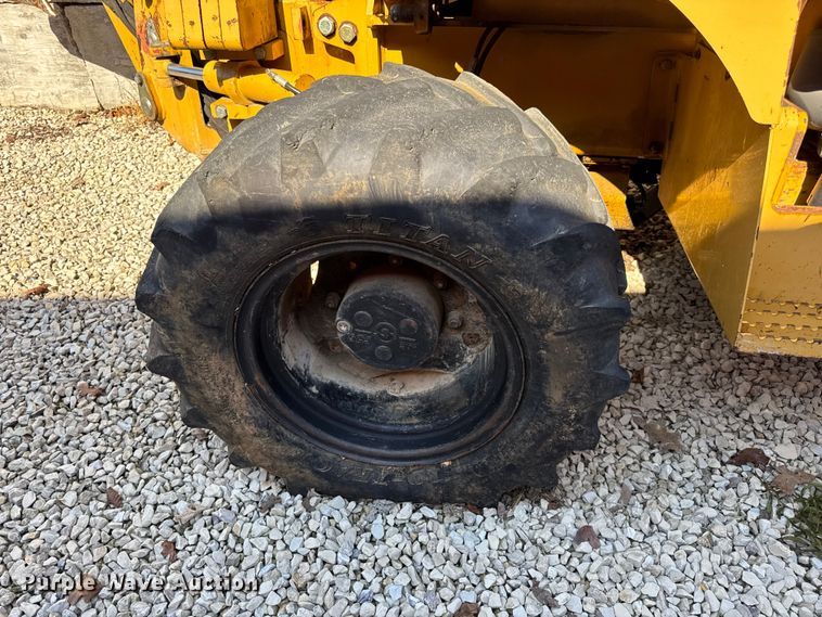 image for item EN0565 2002 Vermeer V120 vibratory cable plow