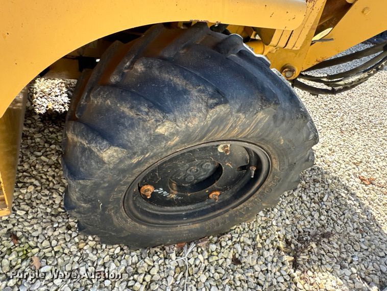 image for item EN0565 2002 Vermeer V120 vibratory cable plow