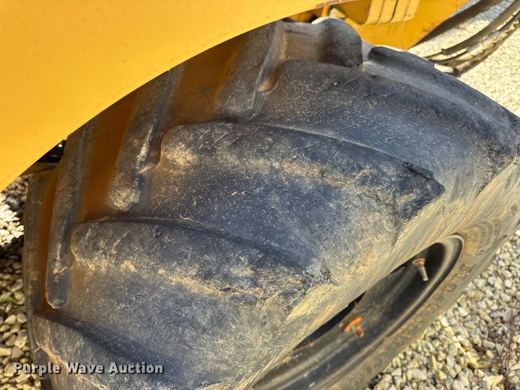 image for item EN0565 2002 Vermeer V120 vibratory cable plow