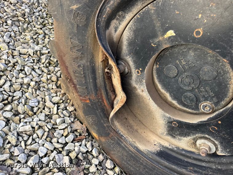 image for item EN0565 2002 Vermeer V120 vibratory cable plow