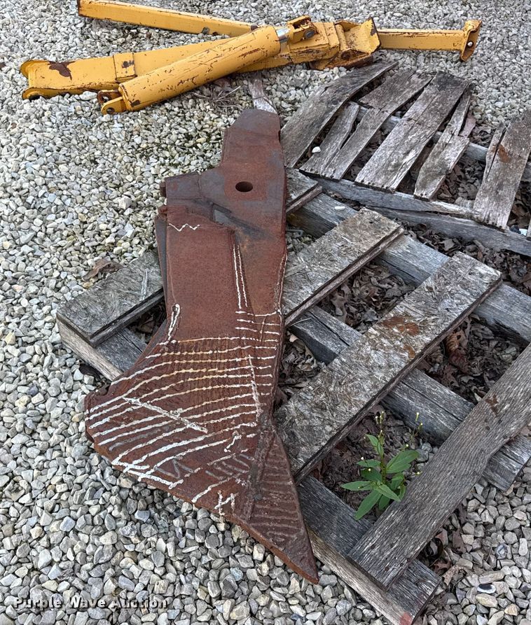 image for item EN0565 2002 Vermeer V120 vibratory cable plow