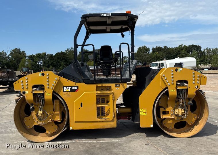 image for item EN5590 2019 Caterpillar CB13 double drum vibratory roller