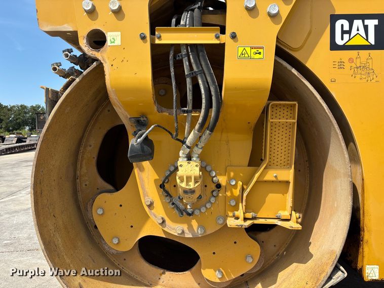 image for item EN5590 2019 Caterpillar CB13 double drum vibratory roller