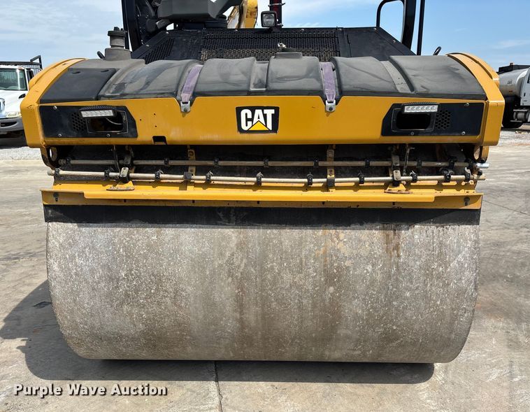 image for item EN5590 2019 Caterpillar CB13 double drum vibratory roller