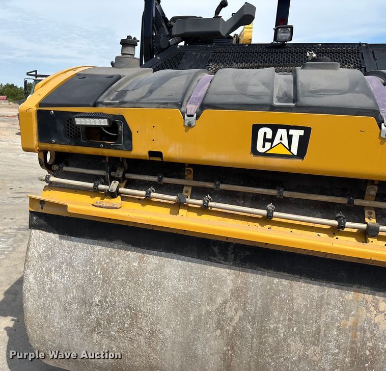 image for item EN5590 2019 Caterpillar CB13 double drum vibratory roller