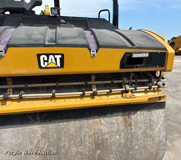 image for item EN5590 2019 Caterpillar CB13 double drum vibratory roller