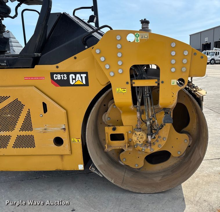 image for item EN5590 2019 Caterpillar CB13 double drum vibratory roller